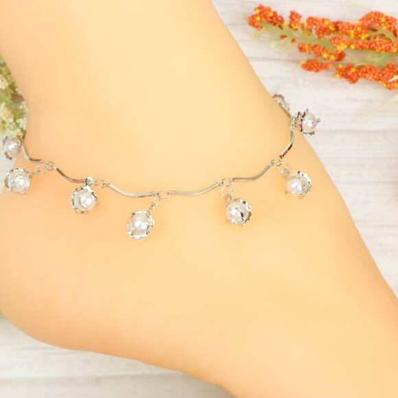 "Handmade Anklet – Elegant & Delicate Jewelry for Women | UNVRC1022 - Picture 3 of 10